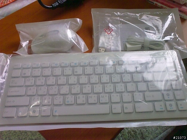 新玩具~ASUS Eee巧克力鍵盤滑鼠組