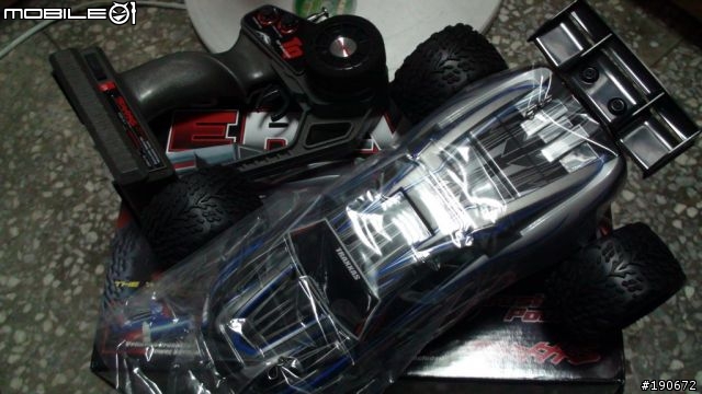 TRAXXAS 1/16 E-REVO 競速猛獸~開箱