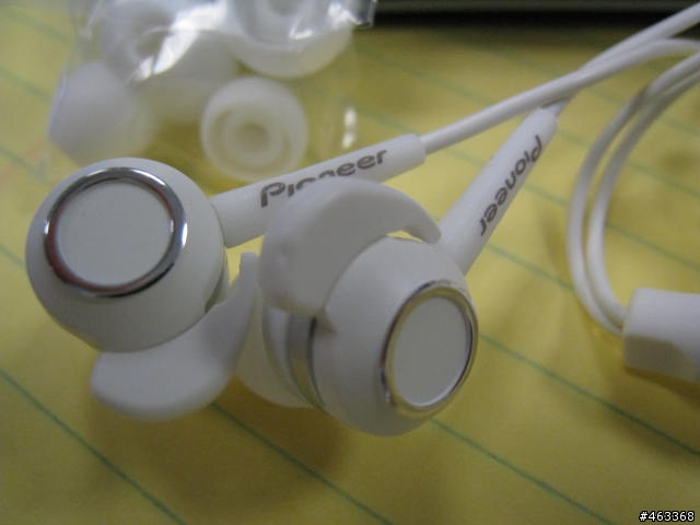 開箱囉:優異音質雪白耳道機 PIONEER SE-CL35