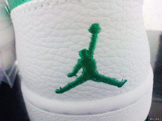 一高一低..一白一黑的 喬丹一代~~~JORDAN 1 Retro