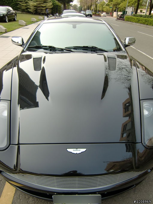 Aston Martin V12 Vanquish,BENTLEY Continental GTC Series 51,Maserati,圖多慎入