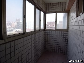 我想問關於熱水器和冰箱位置的問題