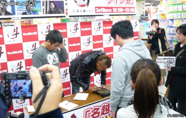 日本新宿 人中之龍4 3.18 首賣握手會 簽名開箱文!