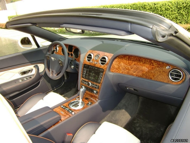 Aston Martin V12 Vanquish,BENTLEY Continental GTC Series 51,Maserati,圖多慎入