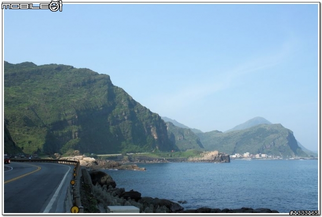 一對老鳥慢慢飛越九份城