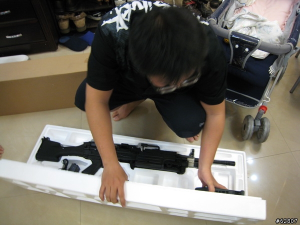 <開箱>情人節的生日禮物..M249-MKII 機槍