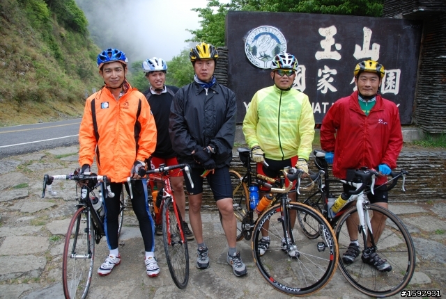 阿里山塔塔加232km一日遊
