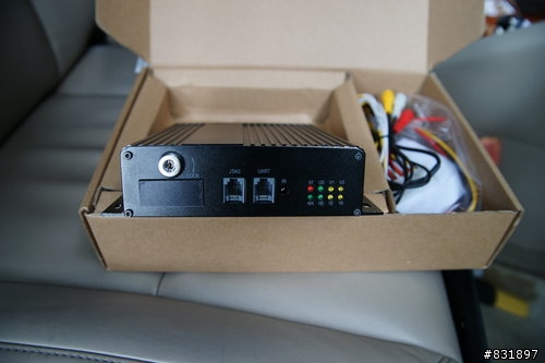 (安裝分享) 4 CH 行車影像紀錄器 (CAR DVR)