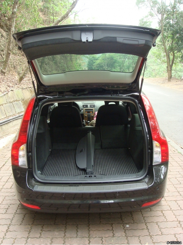 啾啾與 VOLVO V50 2.0na 三地門樂活行 (小心!車髒傷眼)