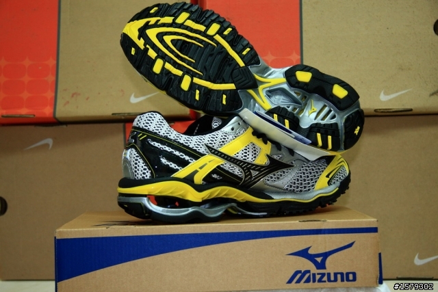 不專業開箱 2010年MIZUNO WAVE Creation 11 慢跑鞋