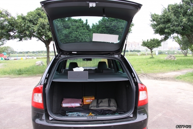 SKODA Octavia Combi RS不專業開箱文