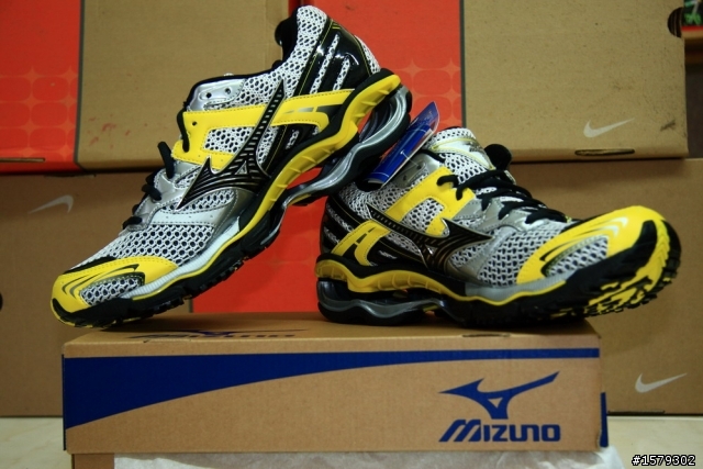 不專業開箱 2010年MIZUNO WAVE Creation 11 慢跑鞋