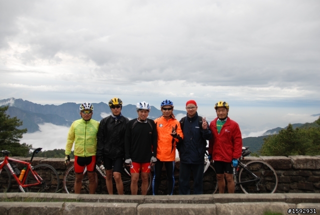 阿里山塔塔加232km一日遊