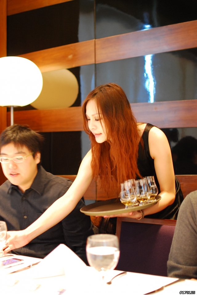 美女- 美酒 - 美食 麥卡倫品酩會-圖文心得(有正妹慎入!) (飲酒過量 有礙健)