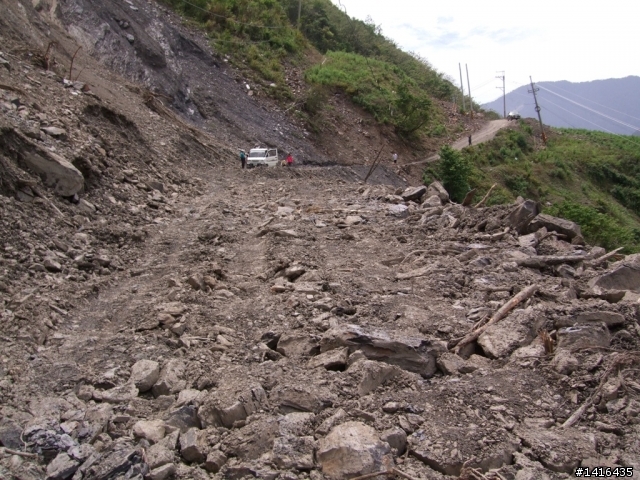 老兵不死之15年巡弋125穿越力行產業道路