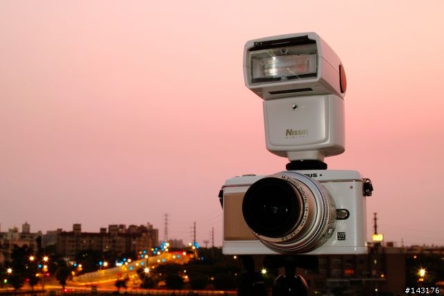 Olympus E-P1 與白色閃燈 Nissin DI466(開箱)