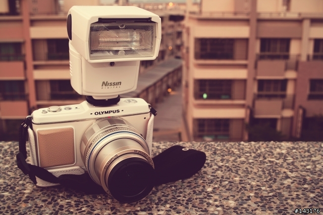 Olympus E-P1 與白色閃燈 Nissin DI466(開箱)