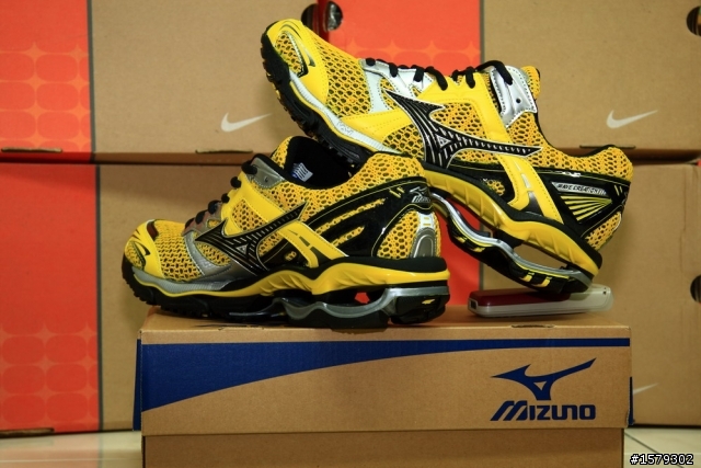 不專業開箱 2010年MIZUNO WAVE Creation 11 慢跑鞋
