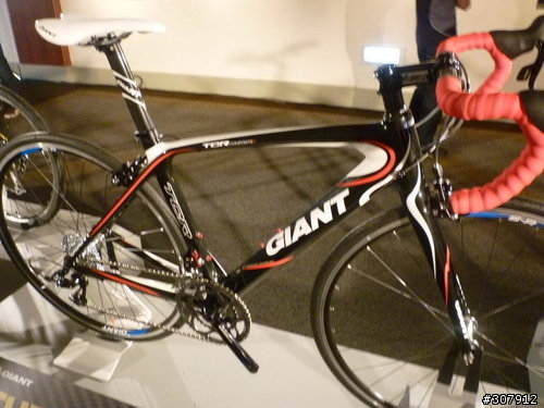 GIANT TCR新車系(配APEX及新款105)官網已更新最新資料