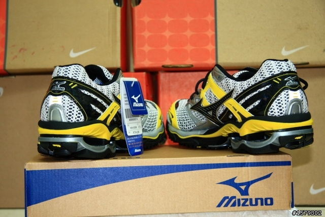 不專業開箱 2010年MIZUNO WAVE Creation 11 慢跑鞋