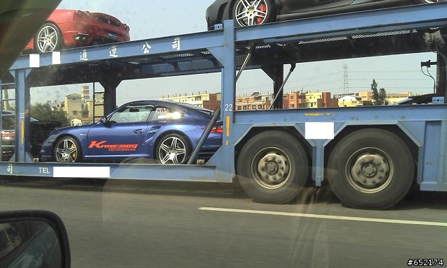 這位司機的壓力應該很大(巧遇超跑團名車)
