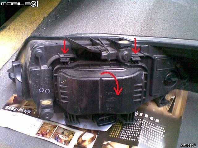 分享:Mondeo MK4 換燈泡〈車頭燈〉