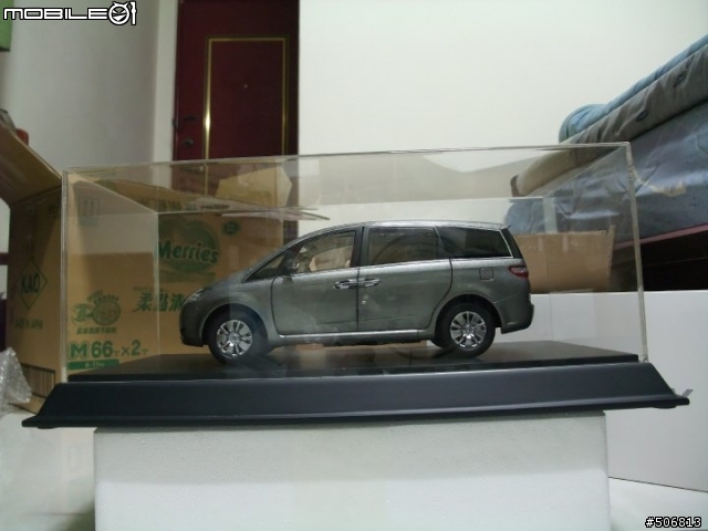 Luxgen 1:18模型車