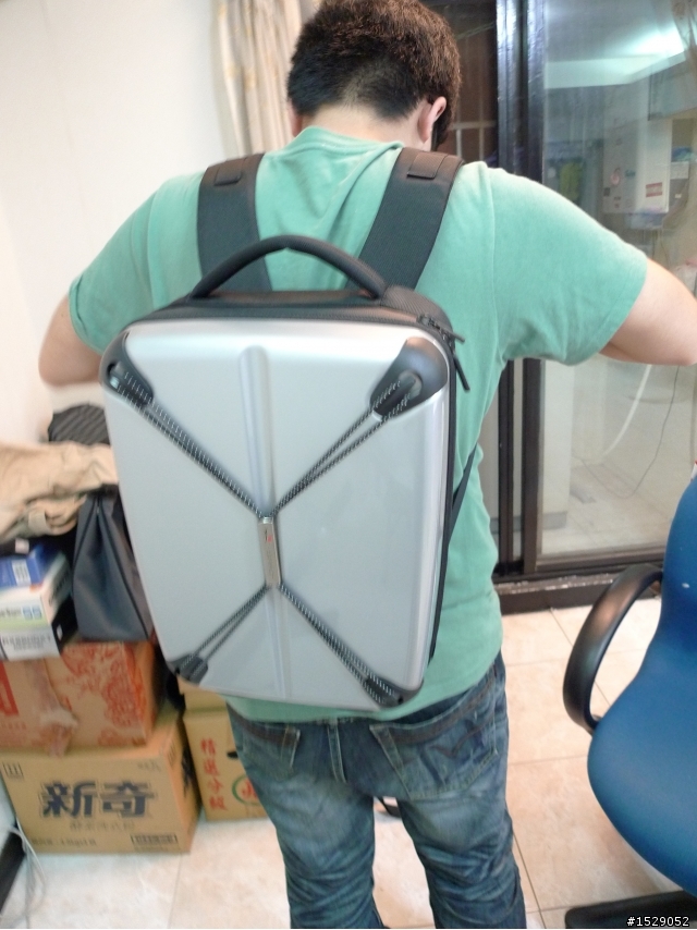 MBP 13' + 背包 +....簡單開箱