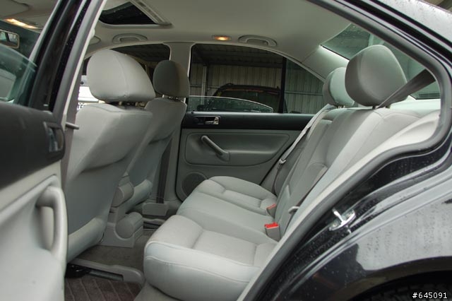 七年只跑5000公里的2003年VW Bora 1.6重見天日,省下50萬的法拍車開箱日記~