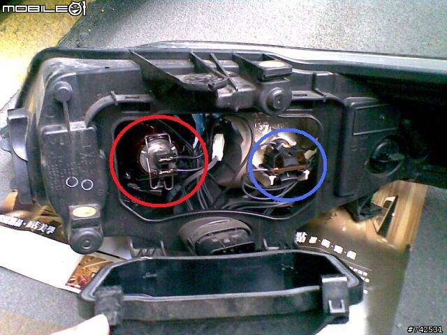 分享:Mondeo MK4 換燈泡〈車頭燈〉