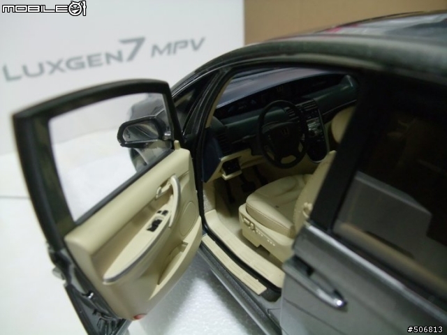 Luxgen 1:18模型車