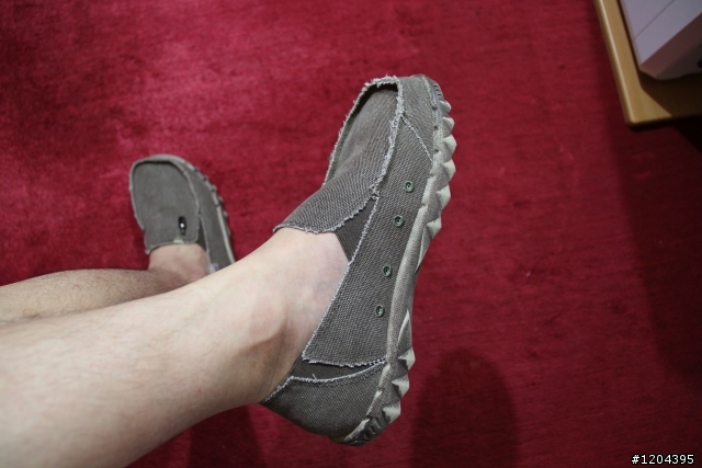 {開箱}~便宜又好穿的 Dude shoes