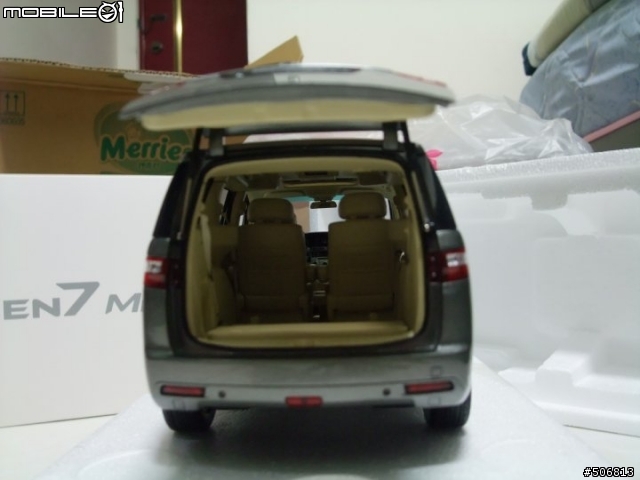 Luxgen 1:18模型車