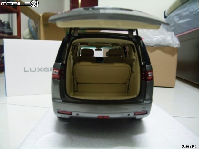 Luxgen 1:18模型車