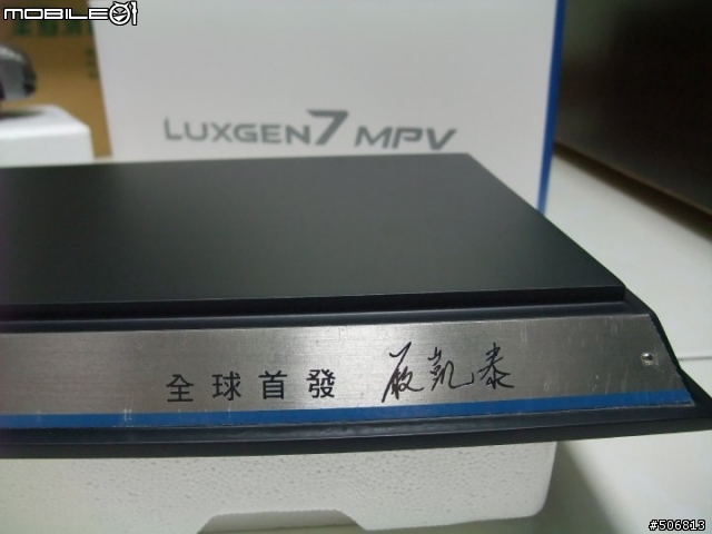 Luxgen 1:18模型車