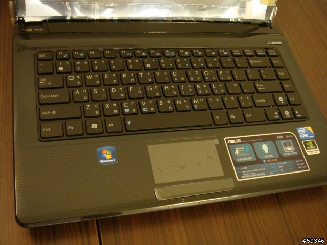 (開箱)ASUS A42JV Core i5-520 + Nv GT335M 1G ~就是要這兩張貼紙