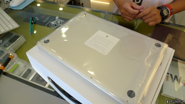 MBP 13' + 背包 +....簡單開箱