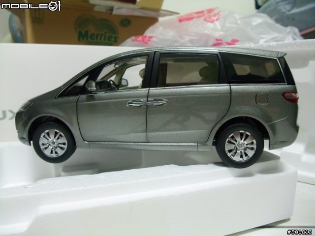 Luxgen 1:18模型車