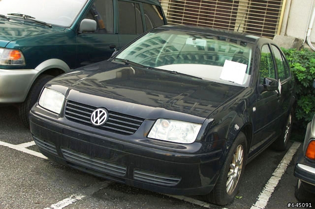 七年只跑5000公里的2003年VW Bora 1.6重見天日,省下50萬的法拍車開箱日記~