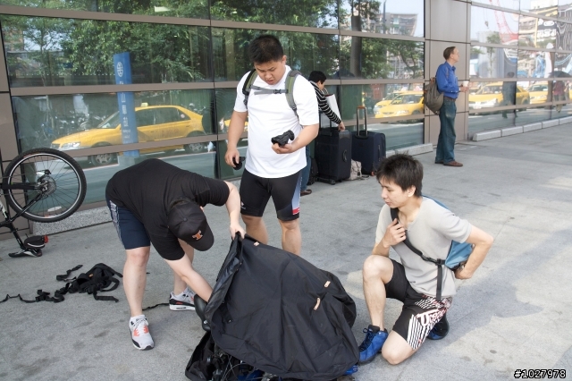 【花東愛心快遞公益行】六人還願出發去..