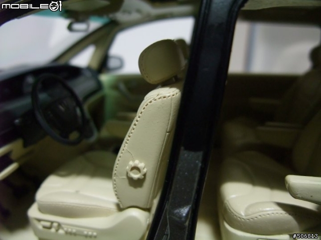 Luxgen 1:18模型車