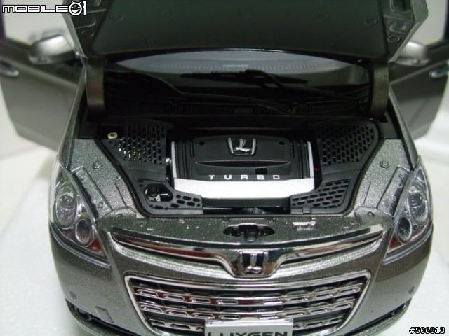 Luxgen 1:18模型車