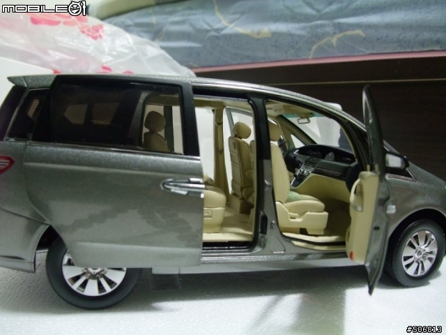 Luxgen 1:18模型車