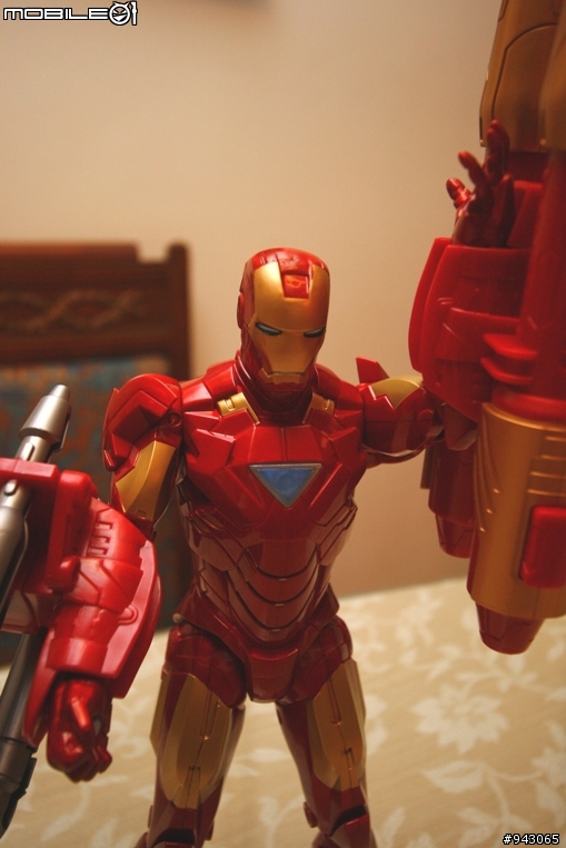 無法降落之我愛鋼鐵人--Iron Man 25cm鋼琴烤漆 公仔開箱文