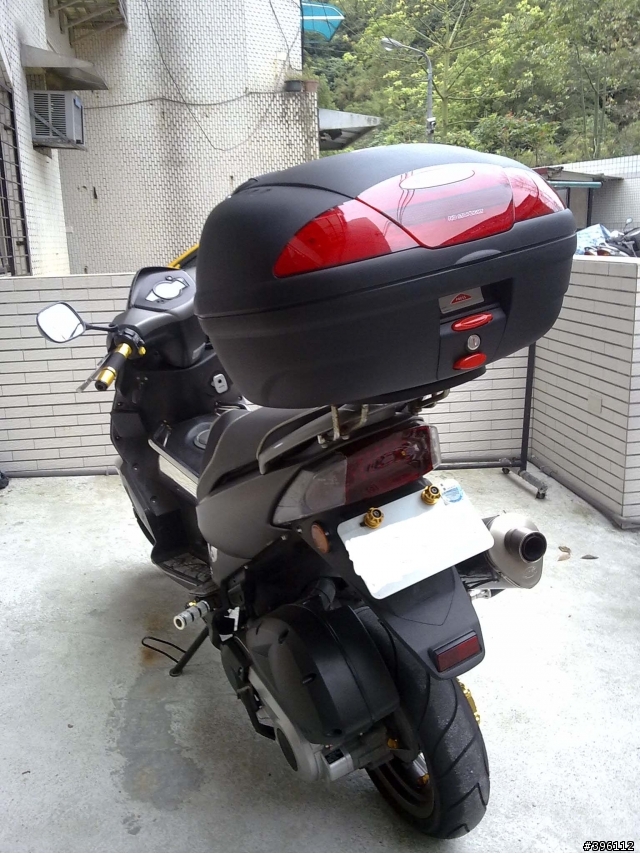 G-MAX 200小改分享第八發!! E46遠近魚眼+CNC後卡鉗+GIVI E450+內裝烤漆碳纖化