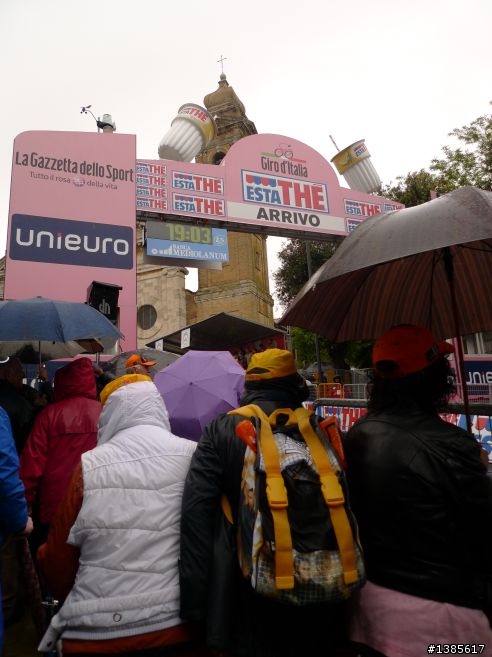 又濕又冷的Giro d’Italia 2010 第七站: 咖拉拉 蒙塔季諾(Carrara Montalcino)