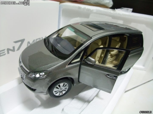 Luxgen 1:18模型車