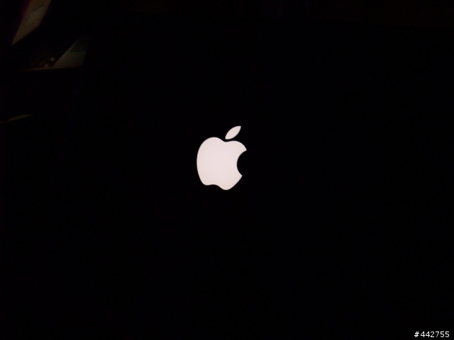 我的生日禮物 APPLE MacBook Pro 13到手嚕~