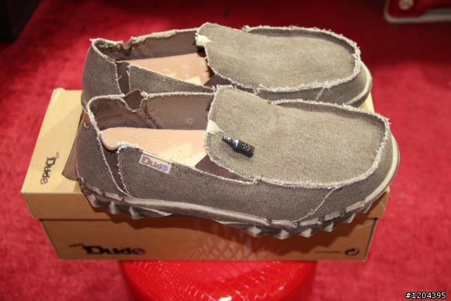 {開箱}~便宜又好穿的 Dude shoes