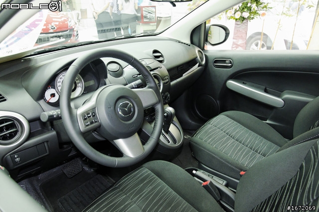 年輕的自我原色Mazda2~~圖多